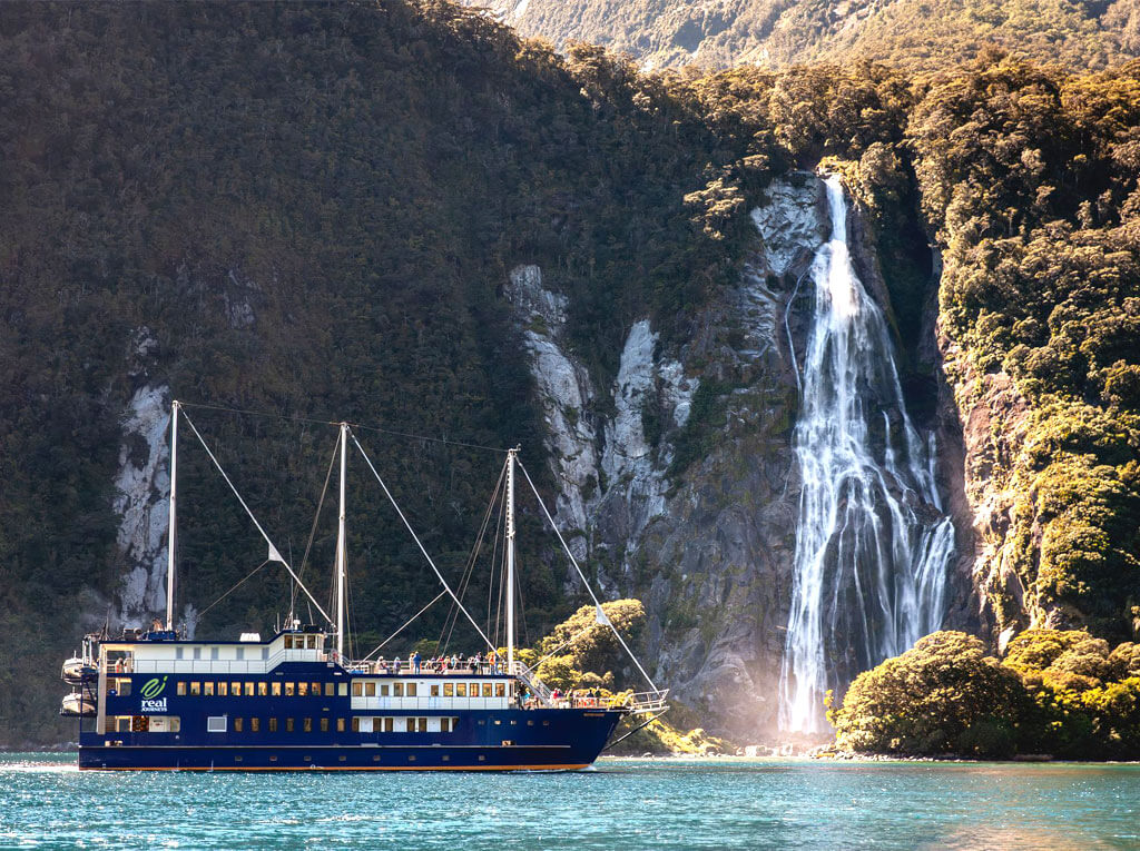 milford-sound-tour-urban-city-tour-transfers